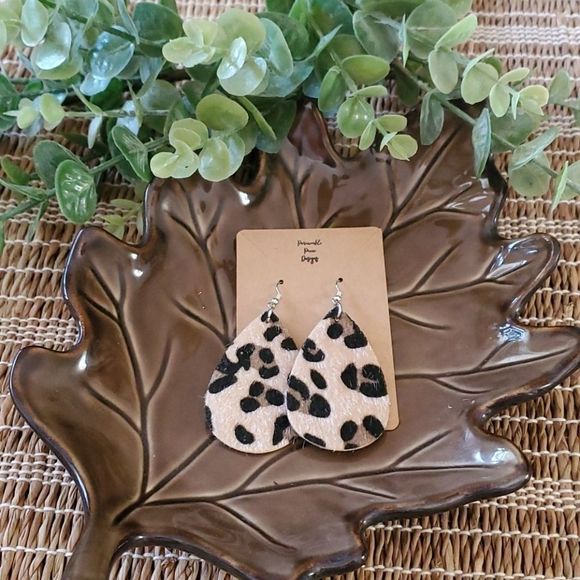 Animal print earrings wire - Picture 1 of 3